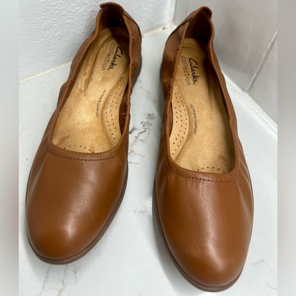 Woman's size 8.5 Clarks Shoes